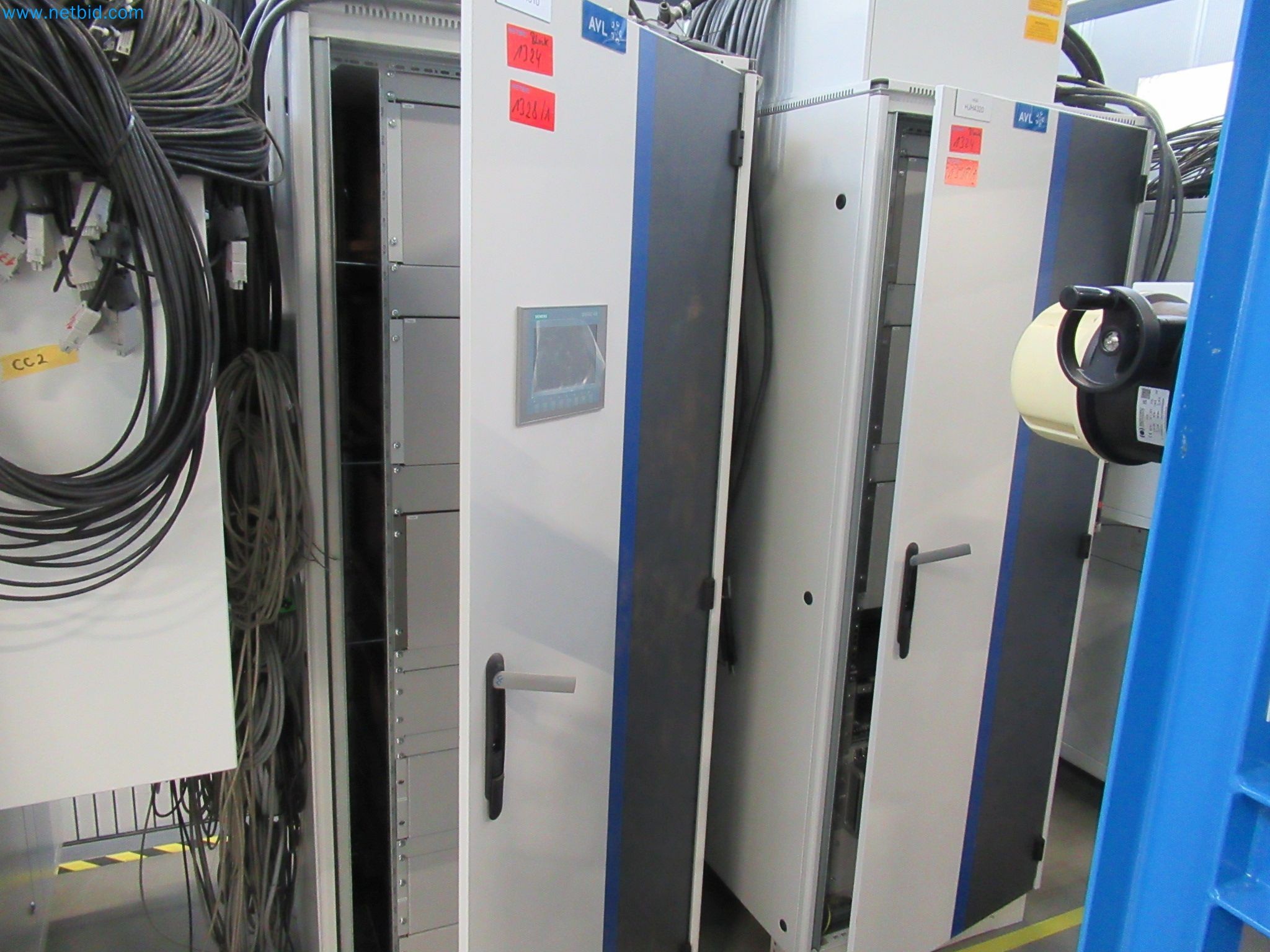 2 Automatisierungsschränke AVL PUMA Automation Cabinet